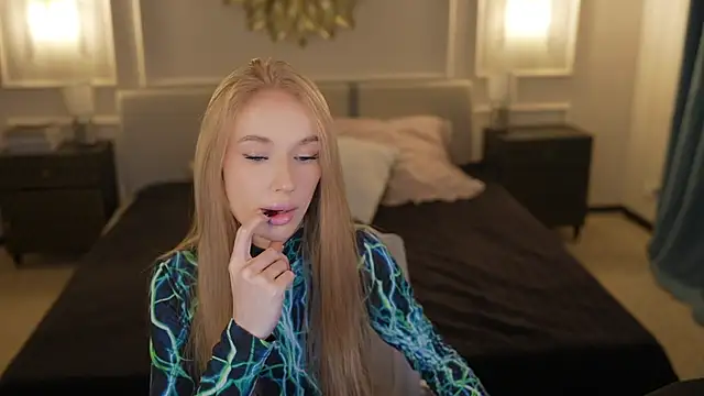 Amelia Blaze online show from 10.24.25