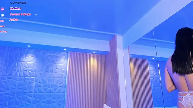 charlottewhitte online show from 01.30.25