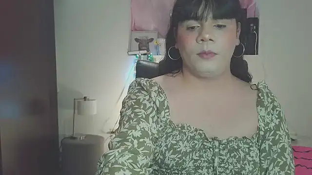 Snapshot of Violetacam_05 chatting on 01.19.25 Violetacam 05 online show from 01.19.25