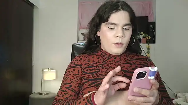 Snapshot of Violetacam_05 chatting on 01.22.25 Violetacam 05 online show from 01.22.25