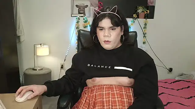 Snapshot of Violetacam_05 chatting on 02.02.25 Violetacam 05 online show from 02.02.25