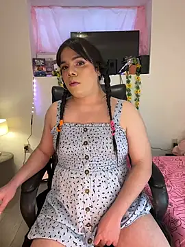 Snapshot of Violetacam_05 chatting on 03.02.25 Violetacam 05 online show from 03.02.25