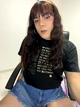 Snapshot of Violetacam_05 chatting on 10.04.25 Violetacam 05 online show from 10.04.25