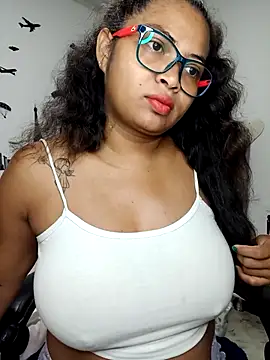 Snapshot of chalohott chatting on 04.23.26 chalohott online show from 04.23.26