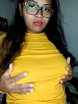 Snapshot of chalohott chatting on 07.17.26 chalohott online show from 07.17.26