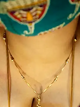 Snapshot of tuttifrutti17 chatting on 12.27.24 tuttifrutti17 online show from 12.27.24