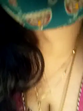 Snapshot of tuttifrutti17 chatting on 01.12.25 tuttifrutti17 online show from 01.12.25