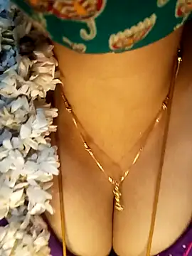 Snapshot of tuttifrutti17 chatting on 01.14.25 tuttifrutti17 online show from 01.14.25