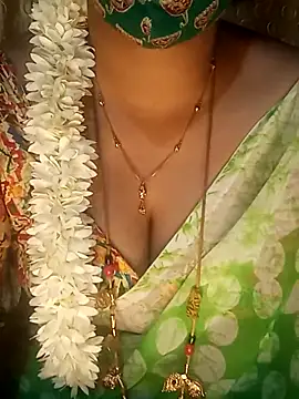 Snapshot of tuttifrutti17 chatting on 02.16.25 tuttifrutti17 online show from 02.16.25