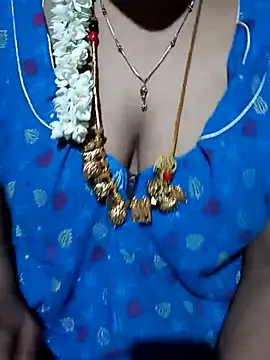 Snapshot of tuttifrutti17 chatting on 09.29.25 tuttifrutti17 online show from 09.29.25