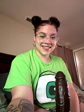 QueenNuttCollector online show from 11.12.25