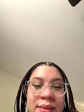 QueenNuttCollector online show from 11.18.25