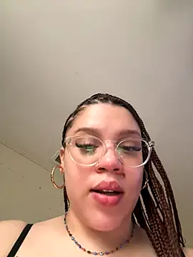 QueenNuttCollector online show from 11.21.25