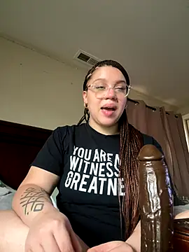 QueenNuttCollector online show from 11.25.25