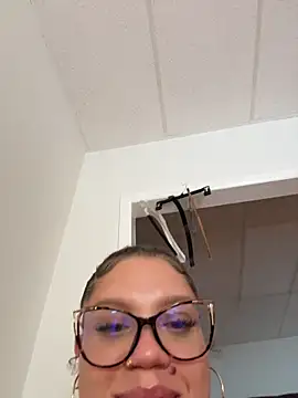Snapshot of QueenNuttCollector chatting on 06.17.26 QueenNuttCollector online show from 06.17.26