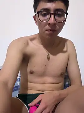 Snapshot of CamiRojas_boy chatting on 04.27.26 CamiRojas boy online show from 04.27.26