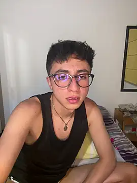 Snapshot of CamiRojas_boy chatting on 05.23.26 CamiRojas boy online show from 05.23.26