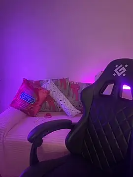 Snapshot of Your_insomniya chatting on 10.28.25 Your insomniya online show from 10.28.25