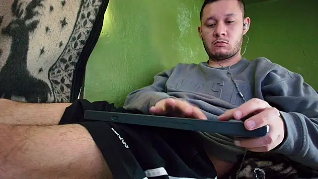 Snapshot of sweet_cock28 chatting on 12.29.24 sweet cock28 online show from 12.29.24