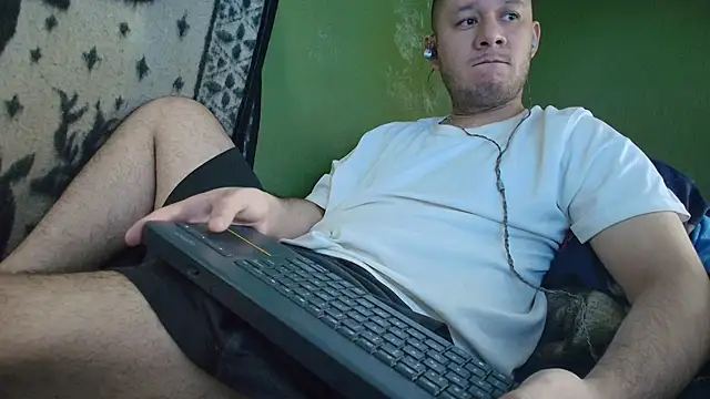 Snapshot of sweet_cock28 chatting on 09.08.25 sweet cock28 online show from 09.08.25