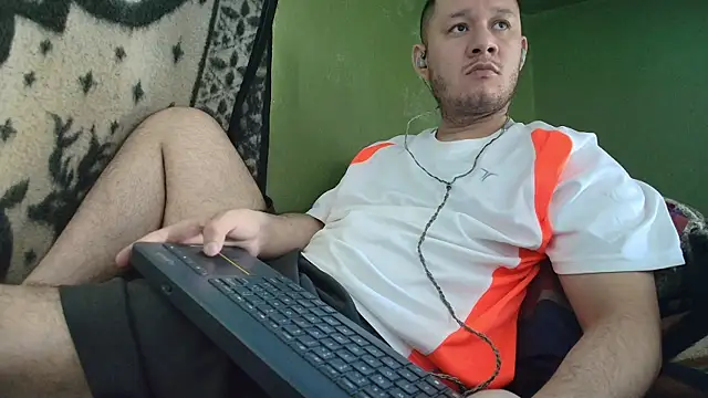 Snapshot of sweet_cock28 chatting on 09.11.25 sweet cock28 online show from 09.11.25