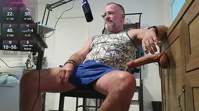 Snapshot of DaddybearVLC chatting on 04.01.26 DaddybearVLC online show from 04.01.26