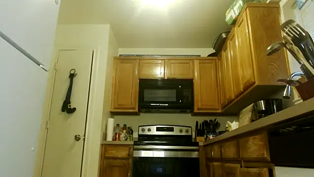 Snapshot of DiamondMonroeXo chatting on 10.24.25 DiamondMonroeXo online show from 10.24.25