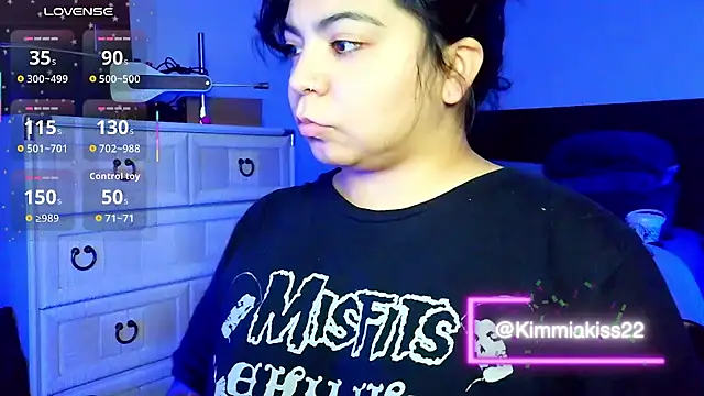 kimmiakiss22 online show from 12.15.25