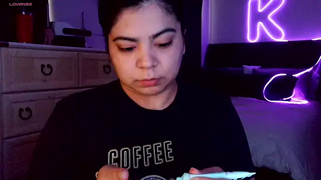 Snapshot of kimmiakiss22 chatting on 02.05.26 kimmiakiss22 online show from 02.05.26