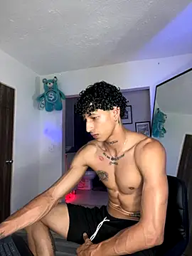 Snapshot of mike_casseano chatting on 10.30.25 mike casseano online show from 10.30.25