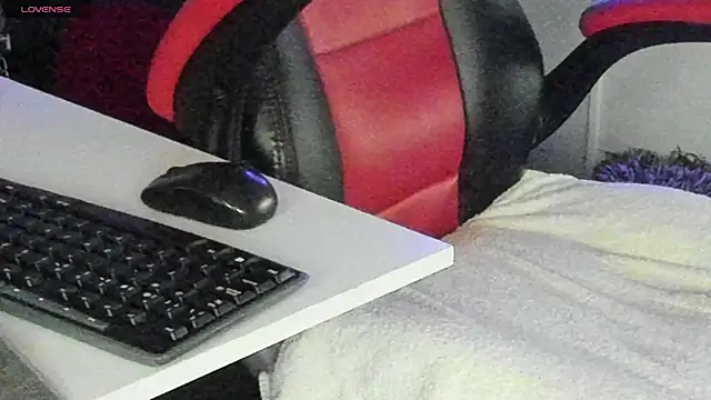 natasha logan  online show from 10.21.25