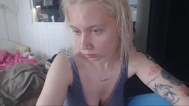 Snapshot of amanda_kiss_kiss chatting on 10.15.25 amanda kiss kiss online show from 10.15.25