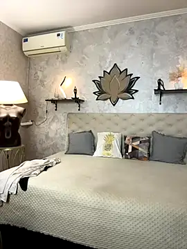 Snapshot of StripBianka chatting on 11.12.25 StripBianka online show from 11.12.25