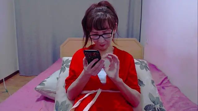 Snapshot of tinashy chatting on 12.11.24 tinashy online show from 12.11.24