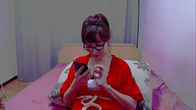 Snapshot of tinashy chatting on 12.12.24 tinashy online show from 12.12.24