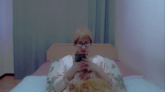 Snapshot of tinashy chatting on 12.20.24 tinashy online show from 12.20.24