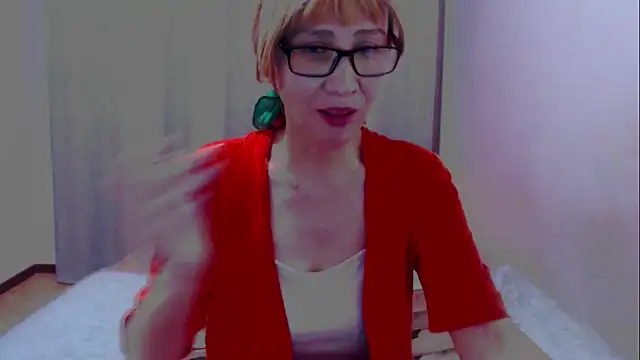 Snapshot of tinashy chatting on 12.26.24 tinashy online show from 12.26.24