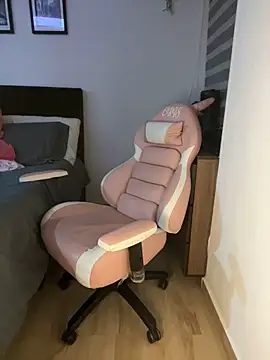 Snapshot of crystal_bunny7 chatting on 12.04.24 crystal bunny7 online show from 12.04.24