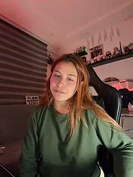 Snapshot of crystal_bunny7 chatting on 10.31.25 crystal bunny7 online show from 10.31.25