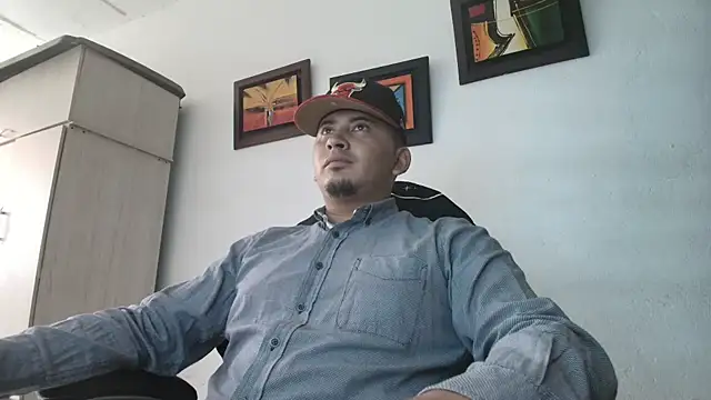 Snapshot of myke_andrade chatting on 10.25.25 myke andrade online show from 10.25.25