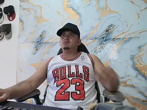 Snapshot of myke_andrade chatting on 05.21.26 myke andrade online show from 05.21.26
