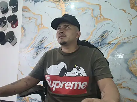 Snapshot of myke_andrade chatting on 05.27.26 myke andrade online show from 05.27.26