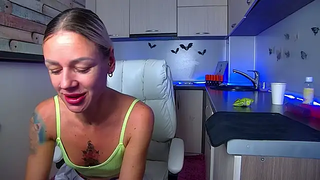 Snapshot of Skinny_Nally chatting on 11.28.25 Skinny Nally online show from 11.28.25