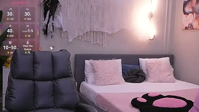 Molly Jons online show from 10.28.25