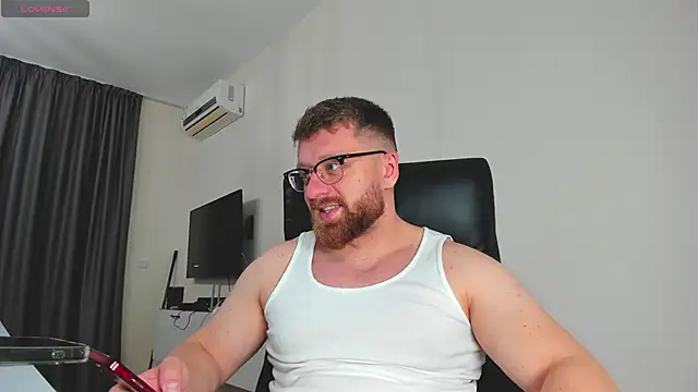 Snapshot of Findom_guy chatting on 03.06.26 Findom guy online show from 03.06.26
