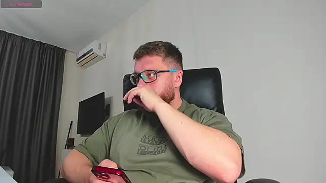 Snapshot of Findom_guy chatting on 03.12.26 Findom guy online show from 03.12.26