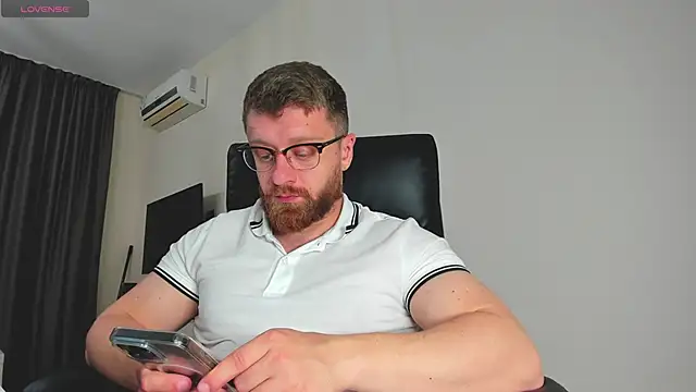 Snapshot of Findom_guy chatting on 03.13.26 Findom guy online show from 03.13.26
