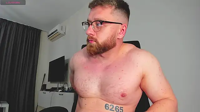 Snapshot of Findom_guy chatting on 03.17.26 Findom guy online show from 03.17.26