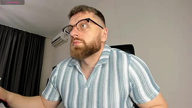 Snapshot of Findom_guy chatting on 03.19.26 Findom guy online show from 03.19.26