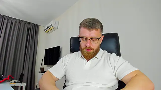 Snapshot of Findom_guy chatting on 04.03.26 Findom guy online show from 04.03.26
